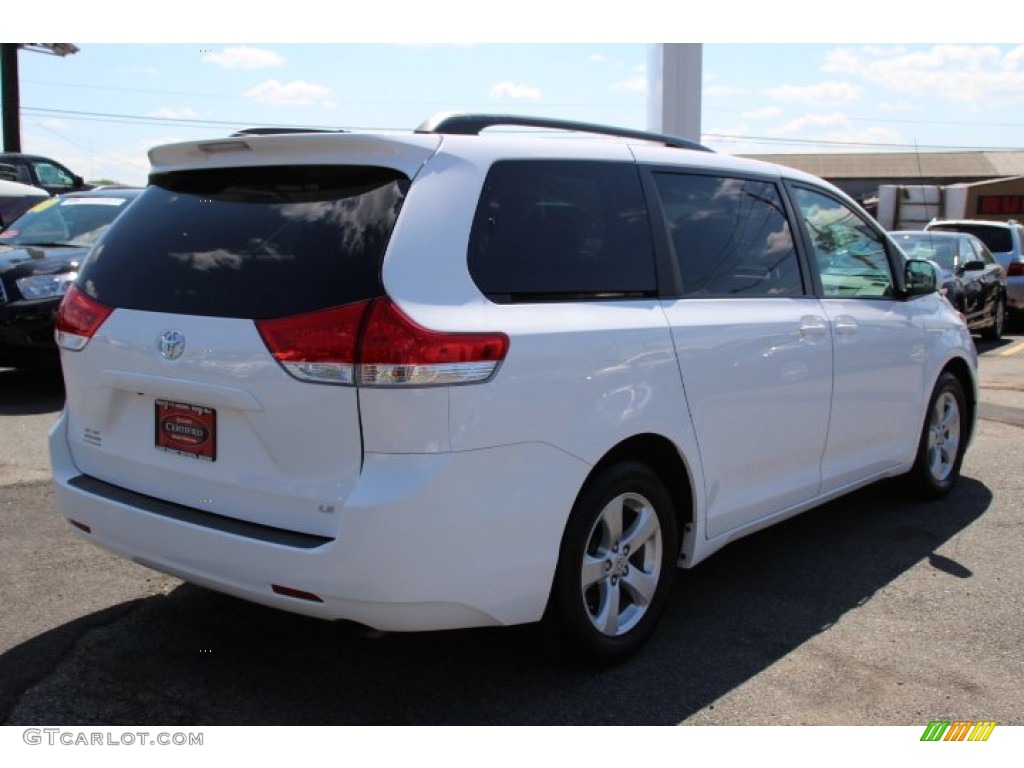 2011 Sienna LE - Super White / Light Gray photo #4