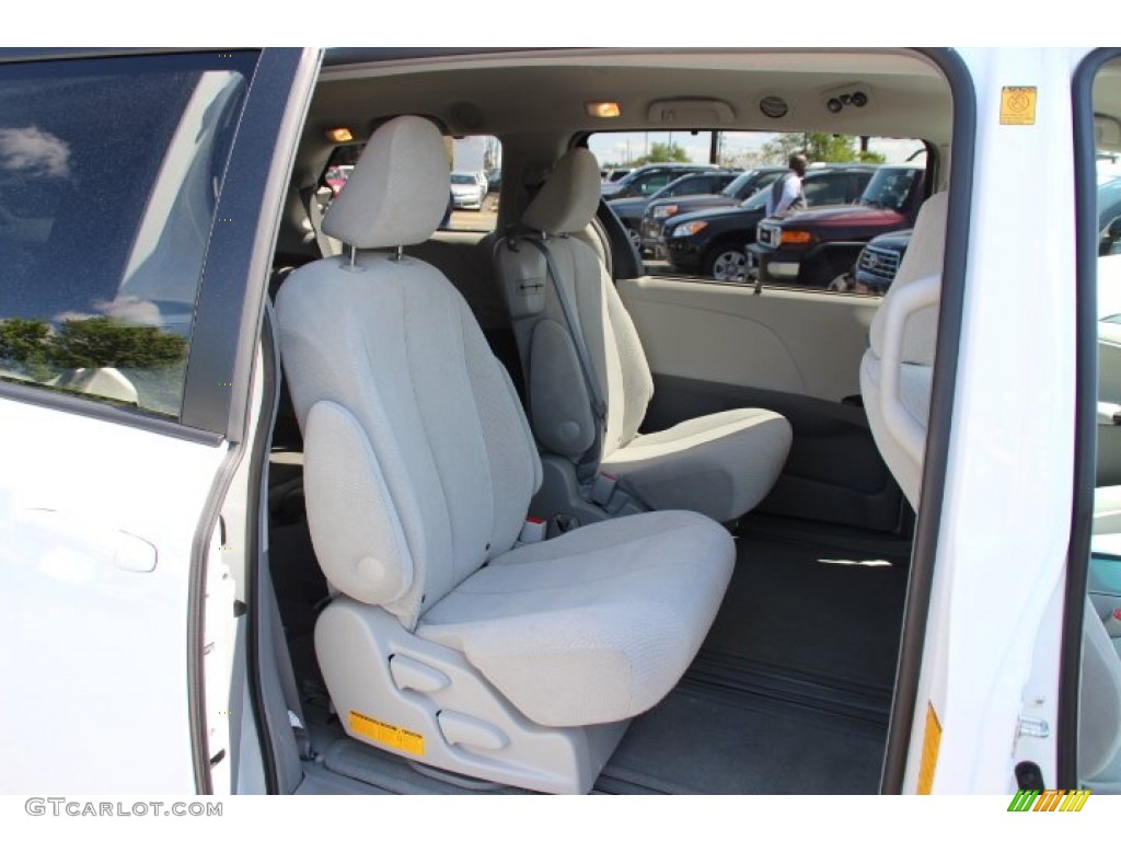 2011 Sienna LE - Super White / Light Gray photo #11
