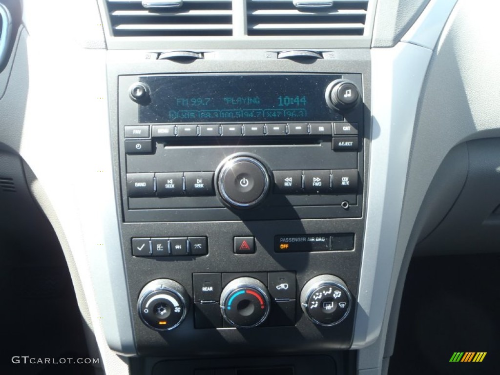 2009 Chevrolet Traverse LT Controls Photo #81014771