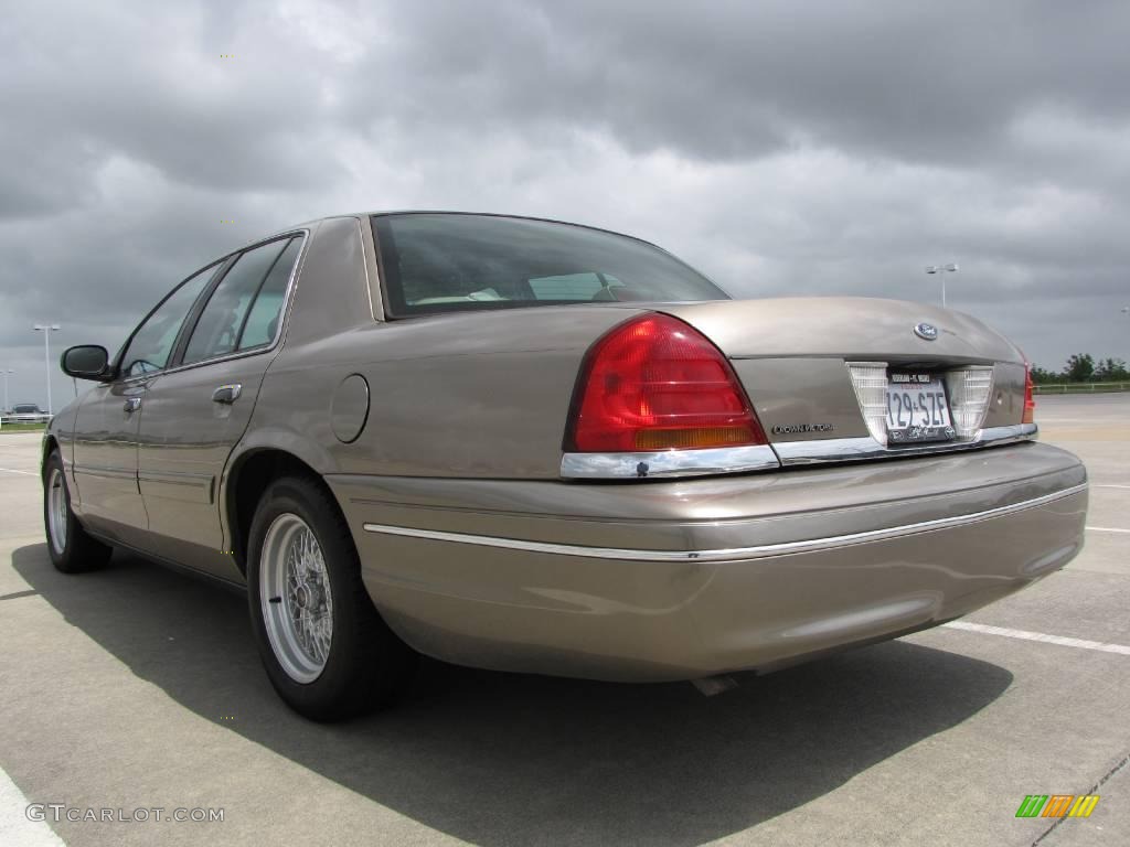 2001 Crown Victoria LX - Arizona Beige Metallic / Medium Parchment photo #3