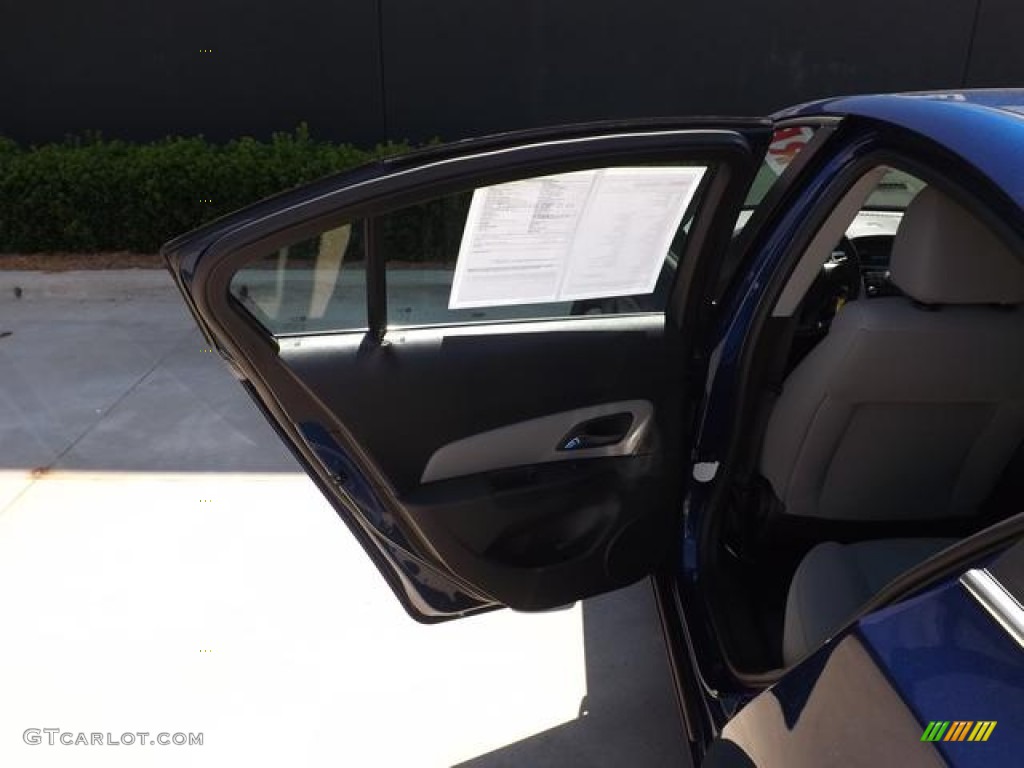 2013 Cruze LT - Blue Topaz Metallic / Medium Titanium photo #28