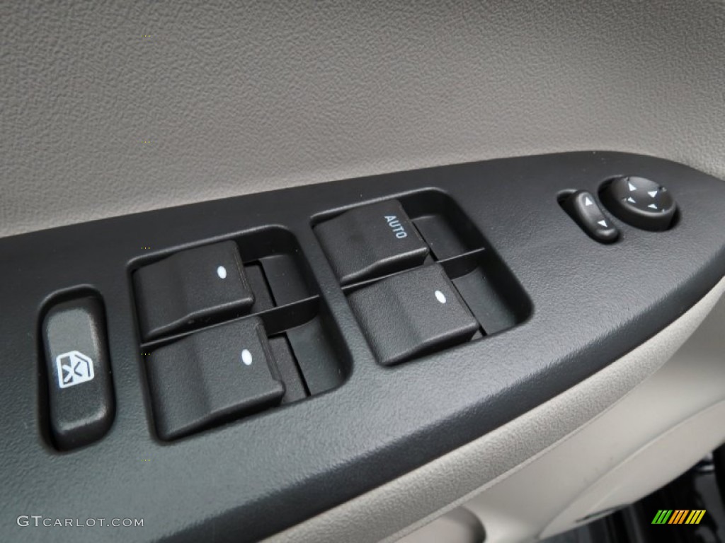2013 Chevrolet Impala LTZ Controls Photo #81019946