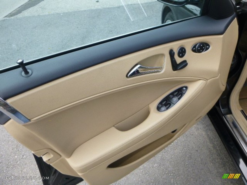 2006 Mercedes-Benz CLS 500 Cashmere Beige Door Panel Photo #81020955