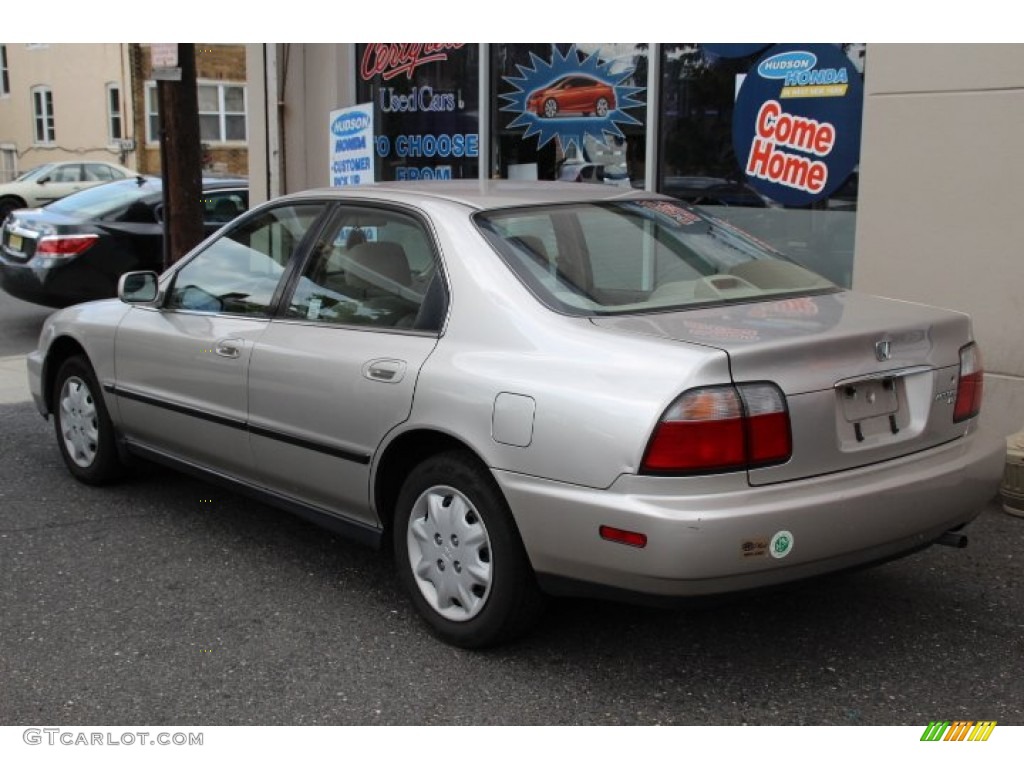1997 Accord LX Sedan - Heather Mist Metallic / Ivory photo #4