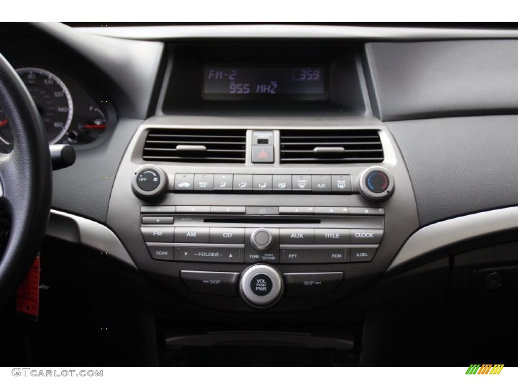 2011 Honda Accord SE Sedan Controls Photos