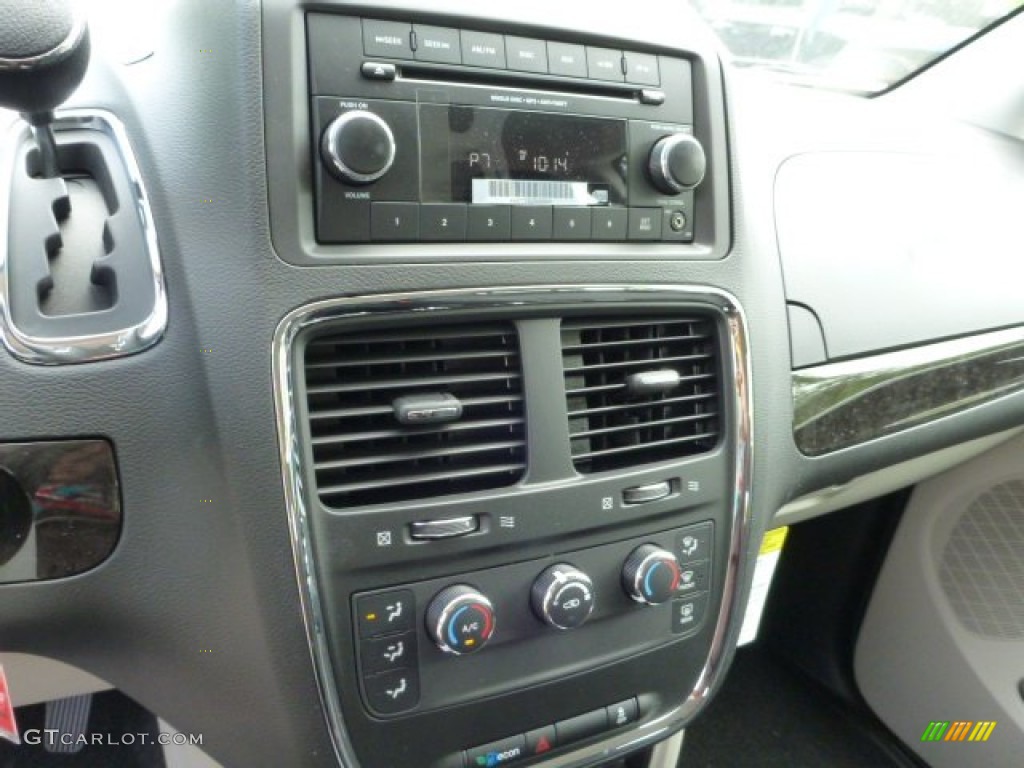 2013 Dodge Grand Caravan American Value Package Controls Photos