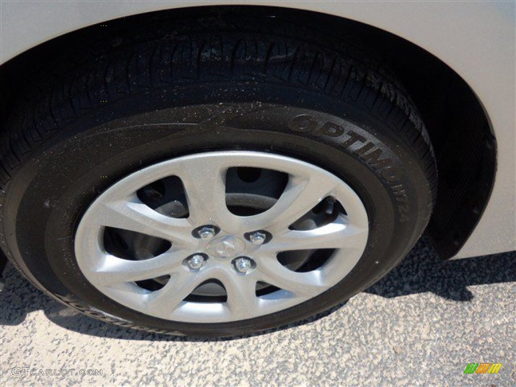 2013 Hyundai Accent GLS 4 Door Wheel Photos