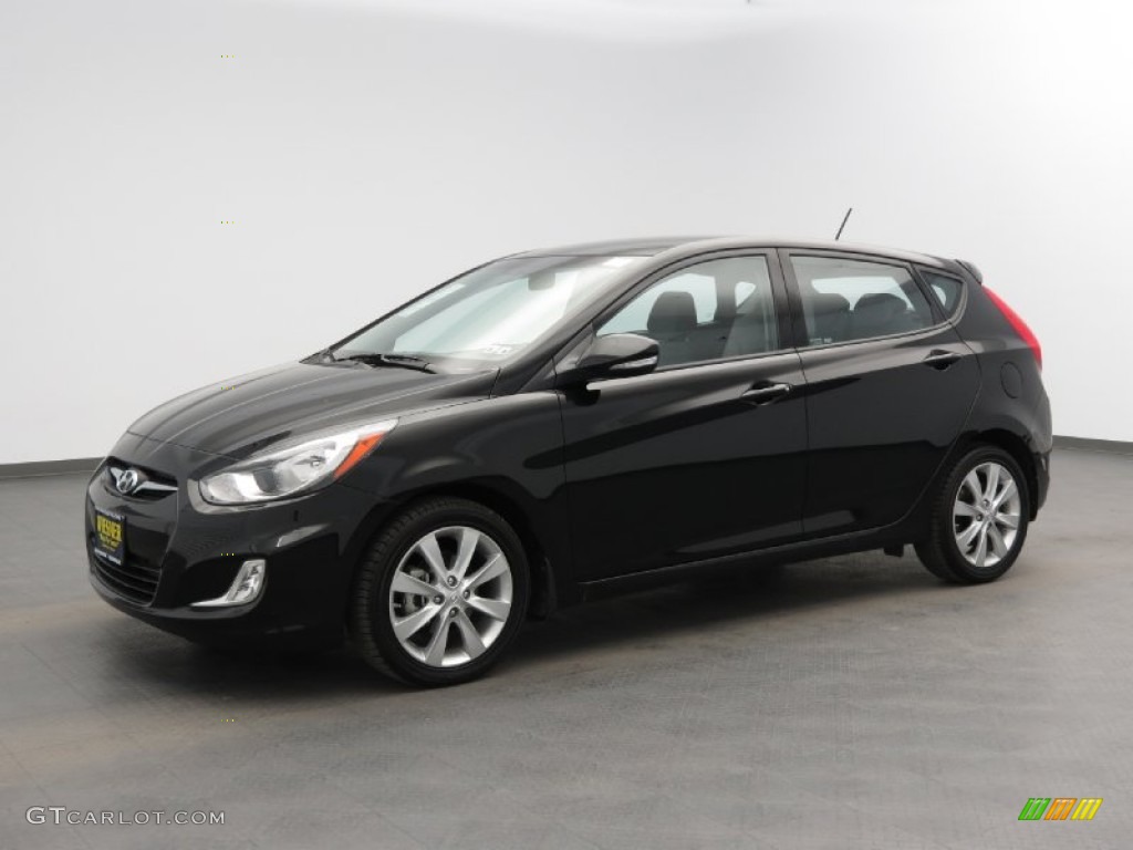 2013 Accent SE 5 Door - Ultra Black / Gray photo #1