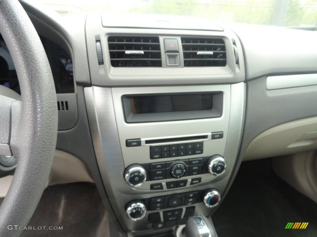 2011 Ford Fusion SE Controls Photo #81030749
