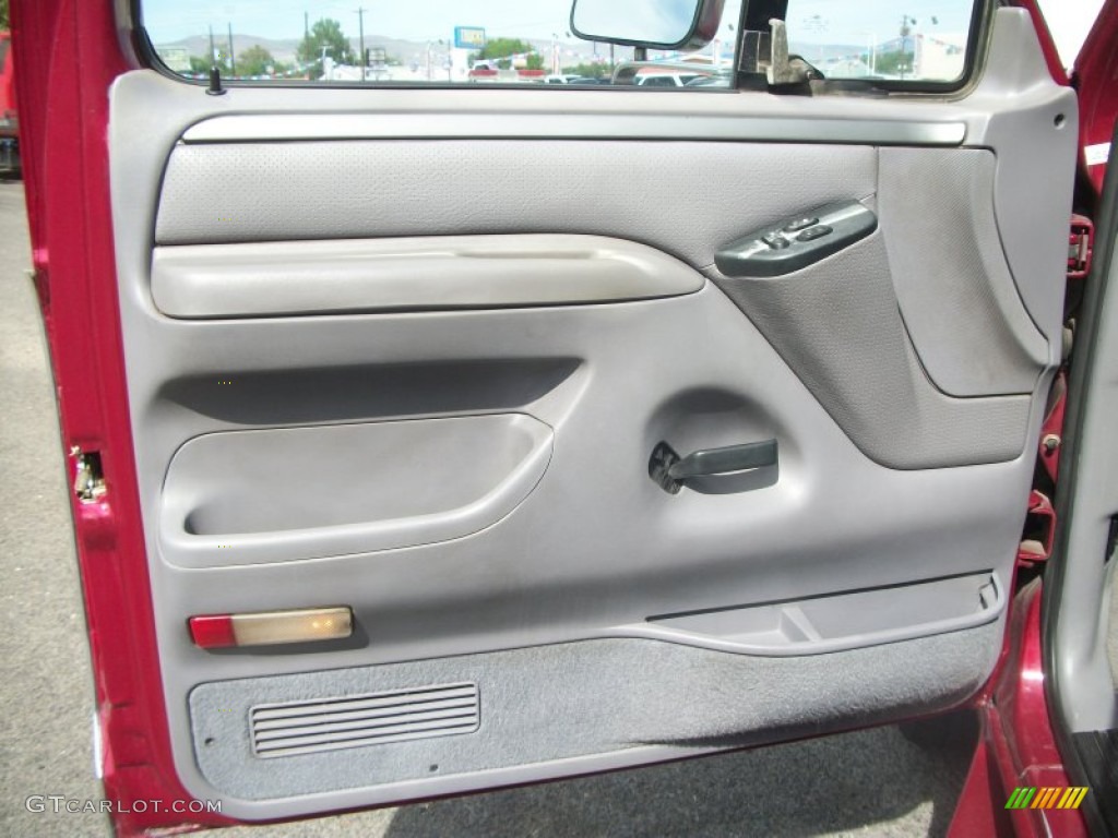 1995 F150 XLT Extended Cab 4x4 - Electric Currant Red Pearl / Gray photo #17
