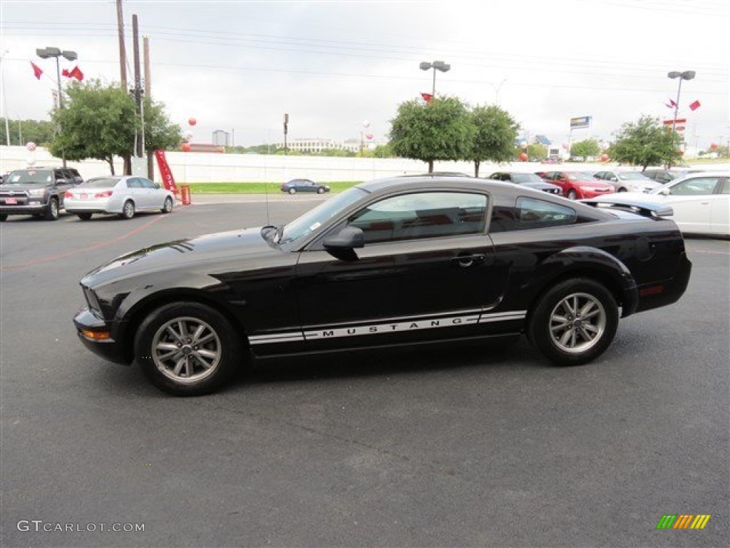 2005 Mustang V6 Deluxe Coupe - Black / Dark Charcoal photo #4