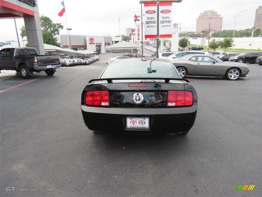 2005 Mustang V6 Deluxe Coupe - Black / Dark Charcoal photo #6