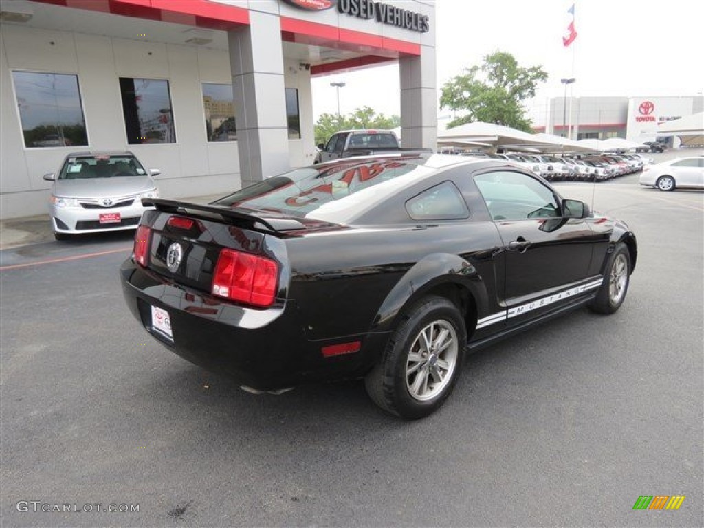 2005 Mustang V6 Deluxe Coupe - Black / Dark Charcoal photo #7