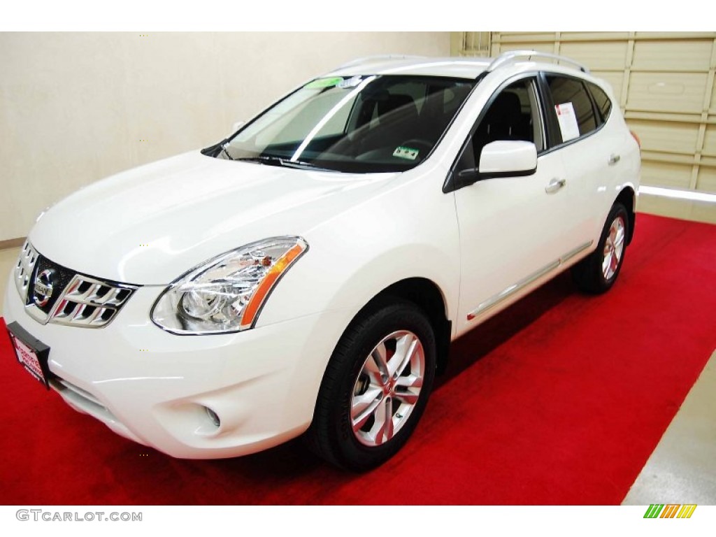 2013 Rogue SV - Pearl White / Black photo #3