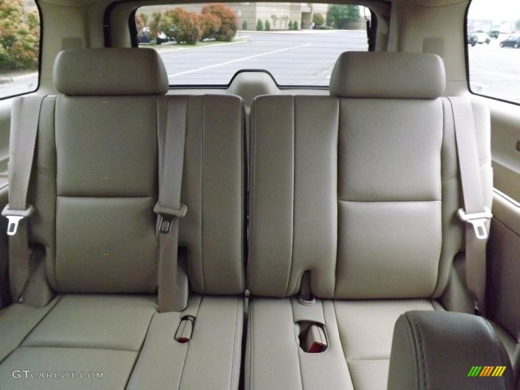 2011 Suburban LTZ 4x4 - Summit White / Light Cashmere/Dark Cashmere photo #16