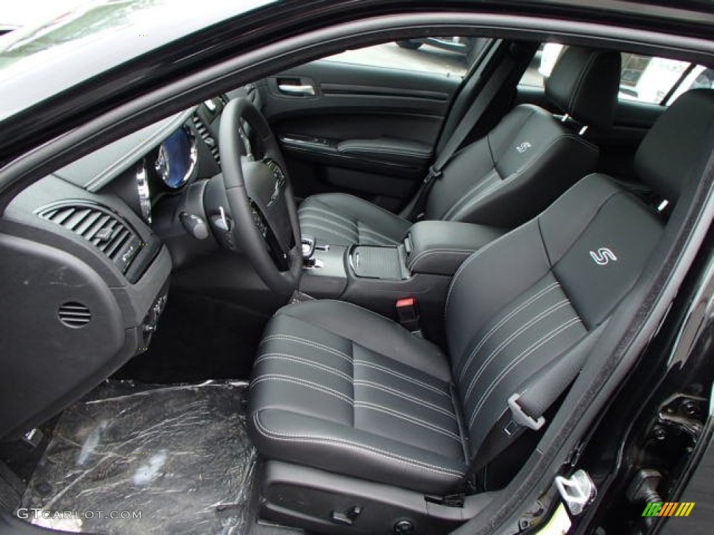 2013 300 S V6 AWD - Phantom Black Tri-Coat Pearl / Black photo #11