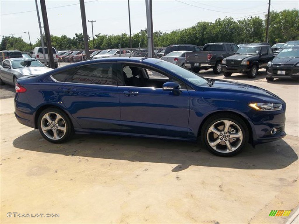 2013 Fusion SE 1.6 EcoBoost - Deep Impact Blue Metallic / SE Appearance Package Charcoal Black/Red Stitching photo #7