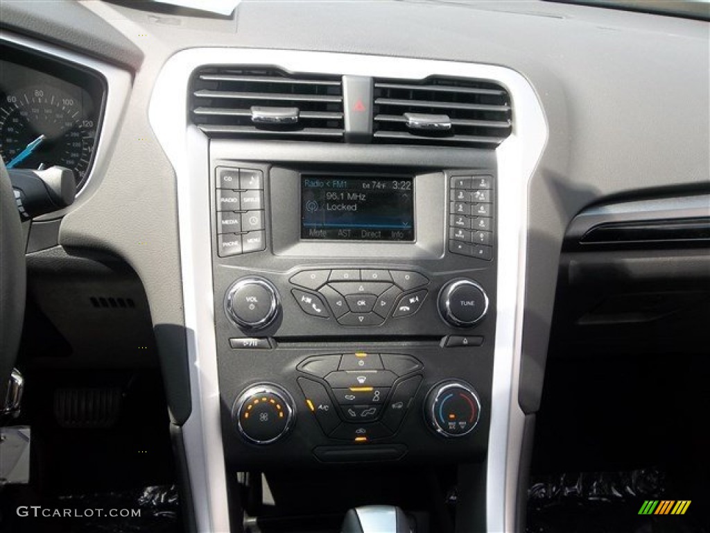 2013 Fusion SE 1.6 EcoBoost - Deep Impact Blue Metallic / SE Appearance Package Charcoal Black/Red Stitching photo #22