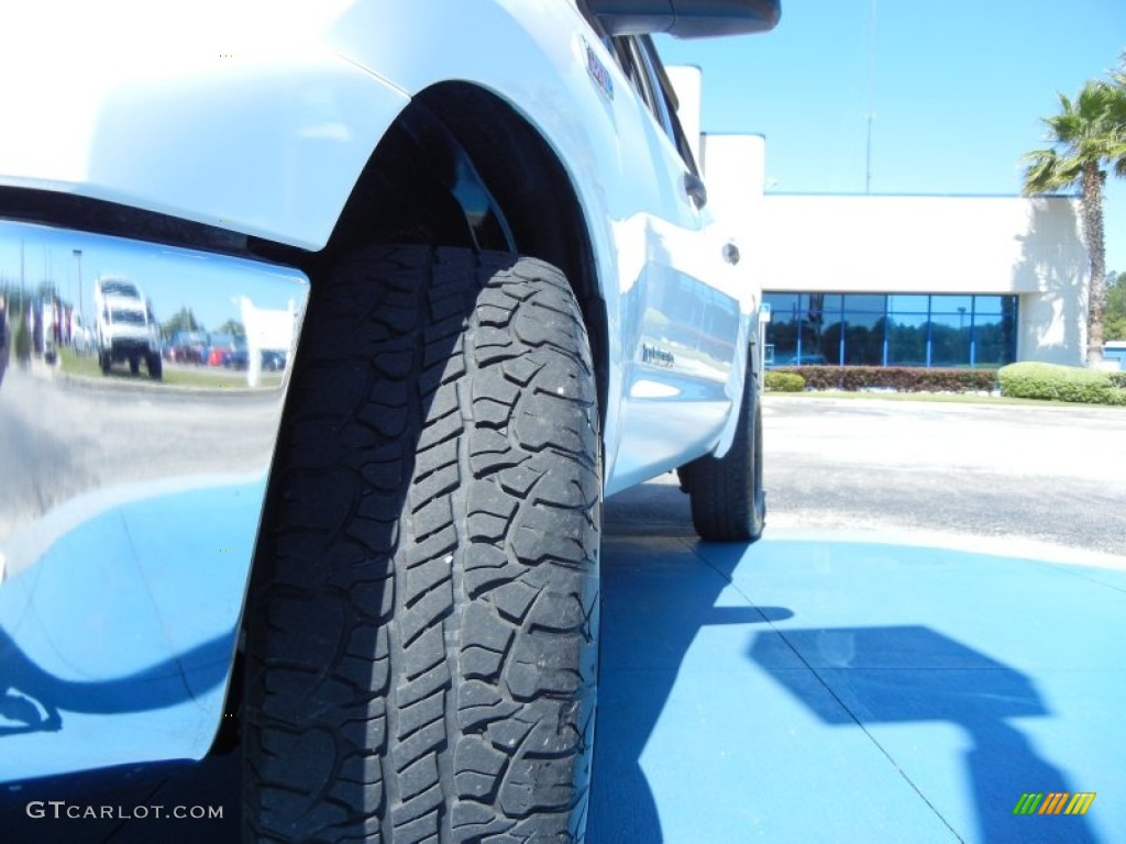 2010 Tundra CrewMax 4x4 - Super White / Black photo #12