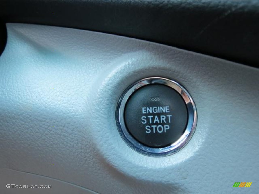 2010 Toyota Highlander Limited Controls Photo #81049574