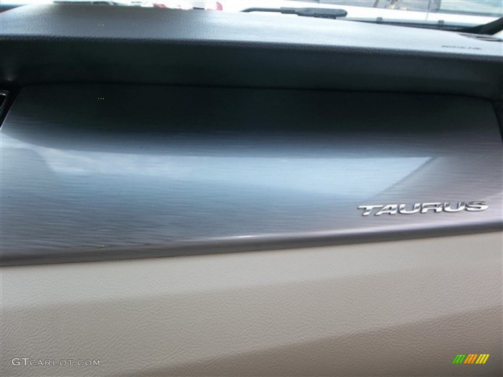 2013 Taurus SEL - White Platinum Tri-Coat / Dune photo #31