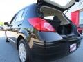 Super Black - Versa 1.8 S Hatchback Photo No. 13