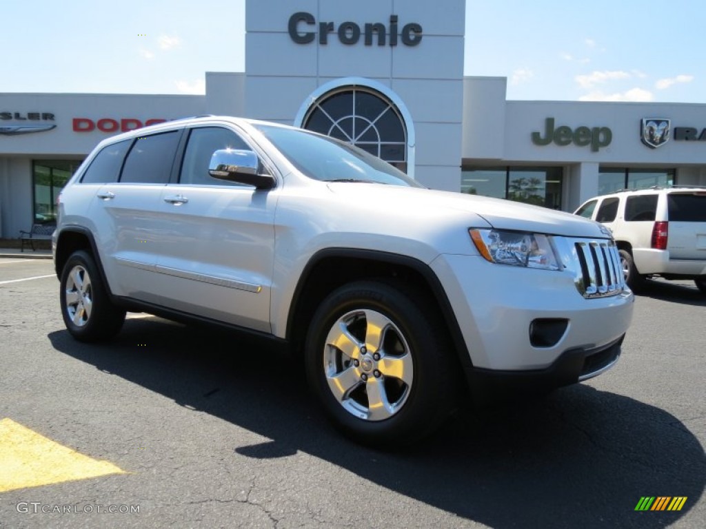 Bright Silver Metallic Jeep Grand Cherokee