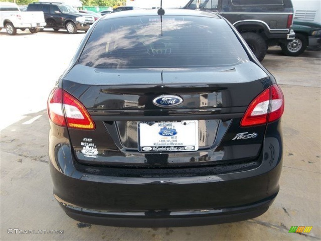 2013 Fiesta SE Sedan - Tuxedo Black / Charcoal Black photo #5