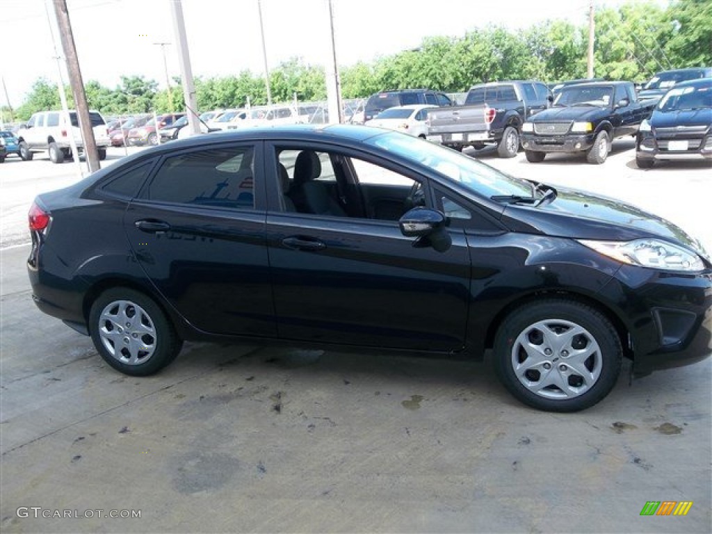 2013 Fiesta SE Sedan - Tuxedo Black / Charcoal Black photo #8