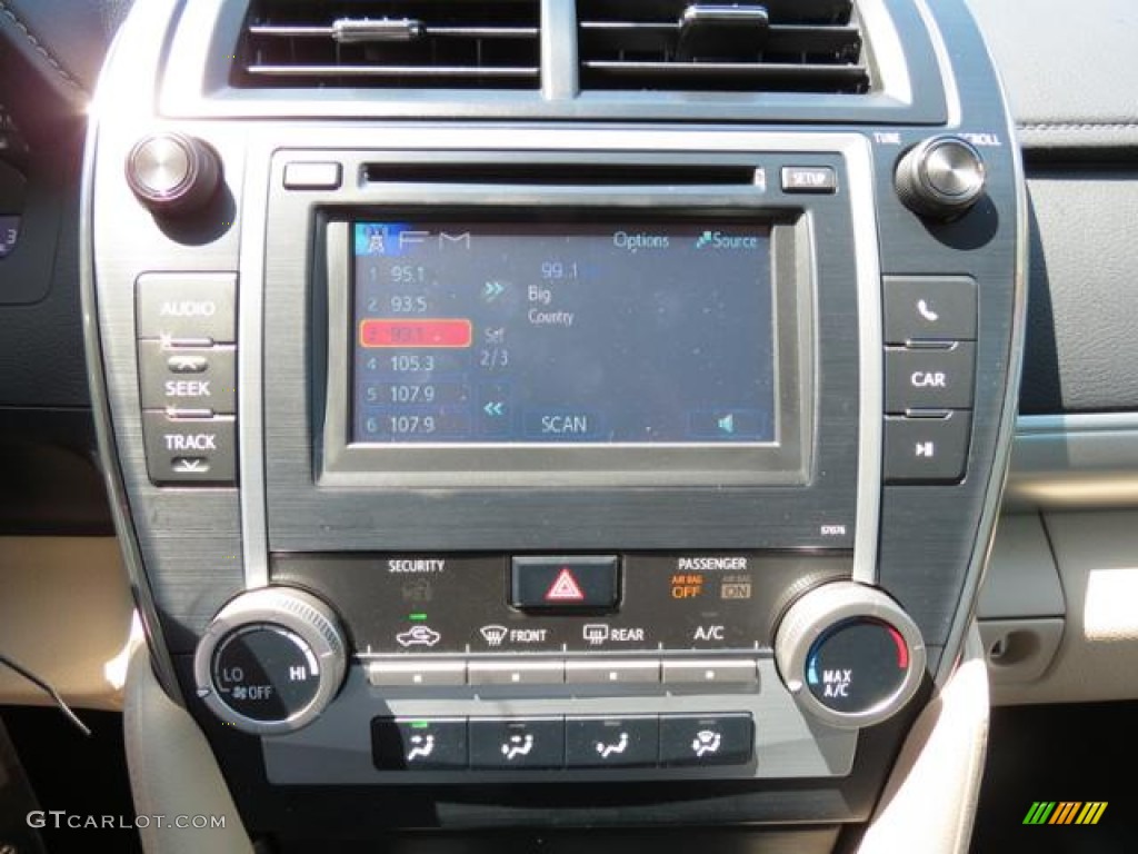 2013 Camry LE - Super White / Ivory photo #10