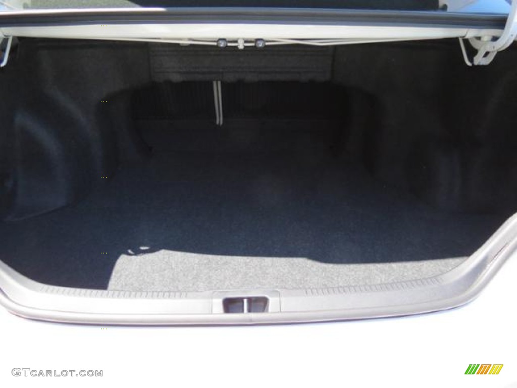 2013 Camry LE - Super White / Ivory photo #13