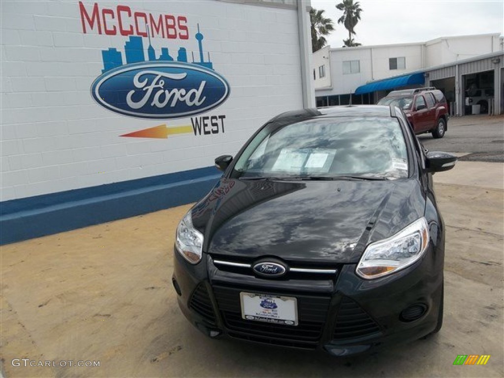 2013 Focus SE Hatchback - Tuxedo Black / Charcoal Black photo #1