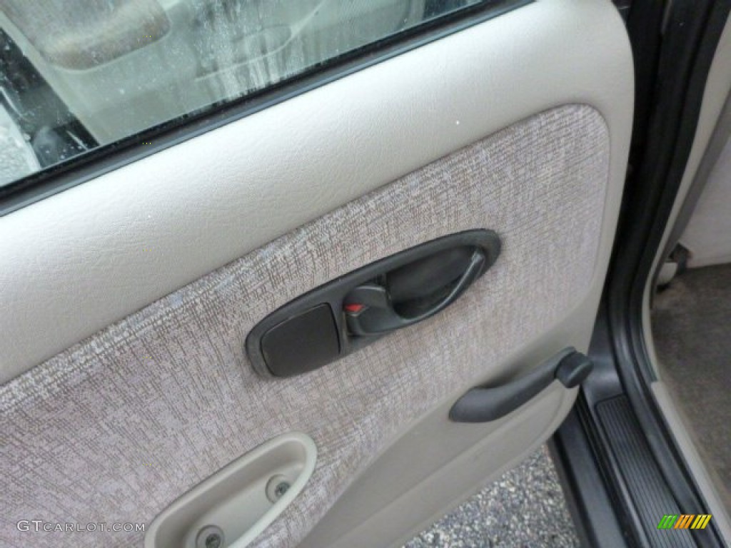 2000 S Series SW2 Wagon - Light Silver / Gray photo #16