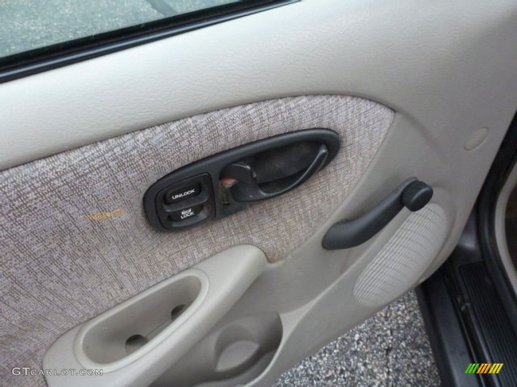 2000 S Series SW2 Wagon - Light Silver / Gray photo #17