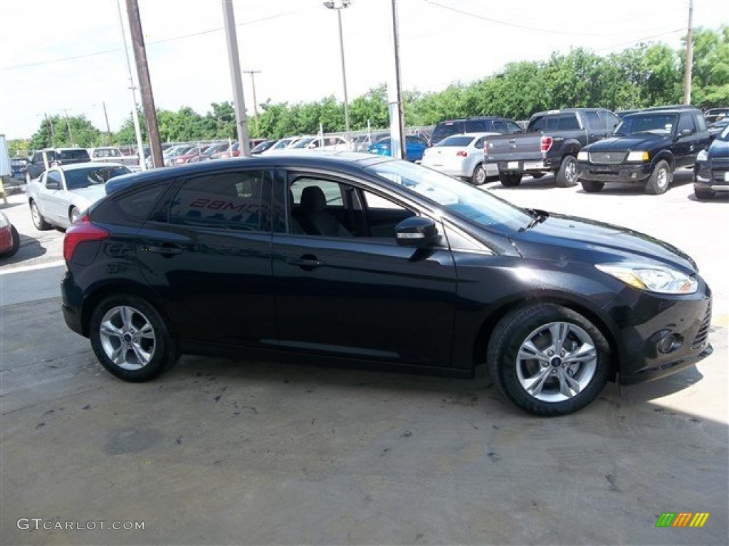 2013 Focus SE Hatchback - Tuxedo Black / Charcoal Black photo #35