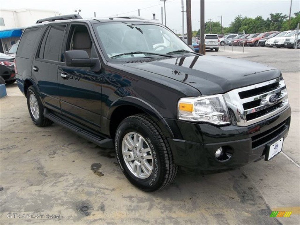 2013 Expedition XLT - Tuxedo Black / Stone photo #9