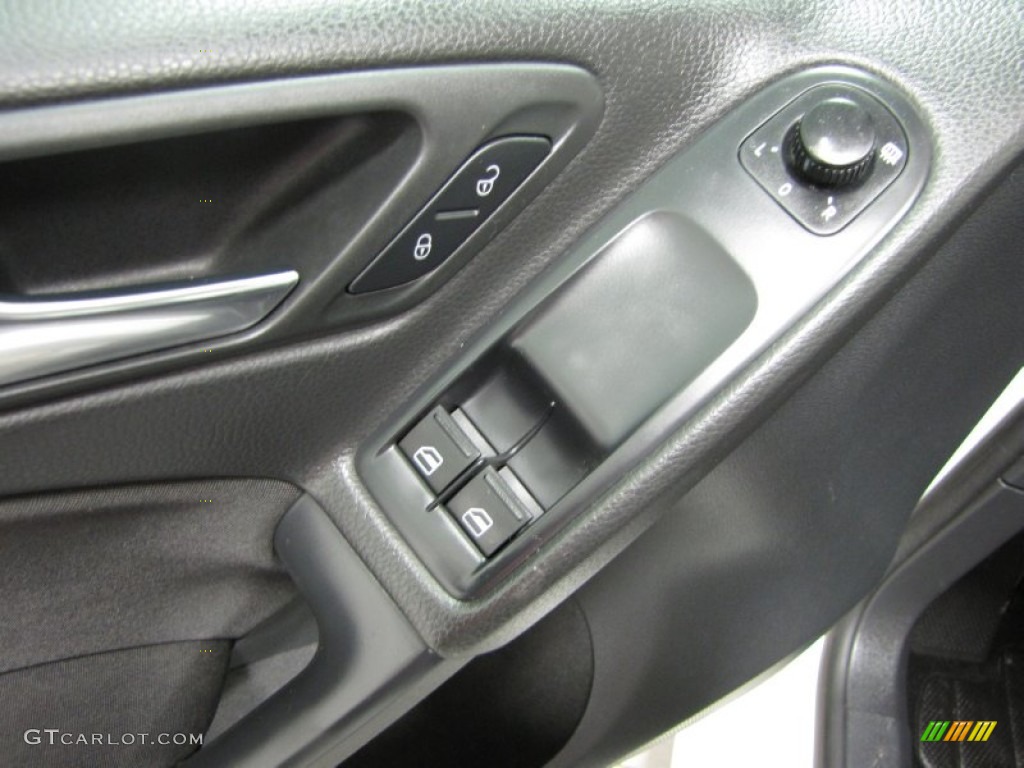 2010 Volkswagen Golf 2 Door Controls Photo #81060006