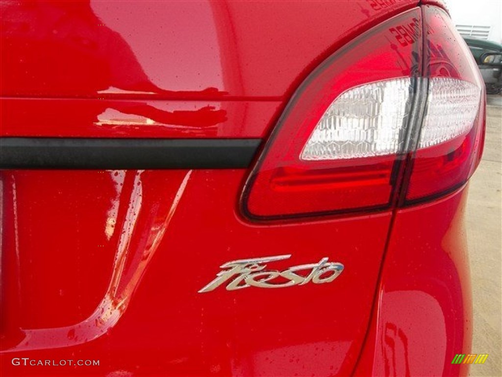 2013 Fiesta SE Sedan - Race Red / Charcoal Black/Light Stone photo #6