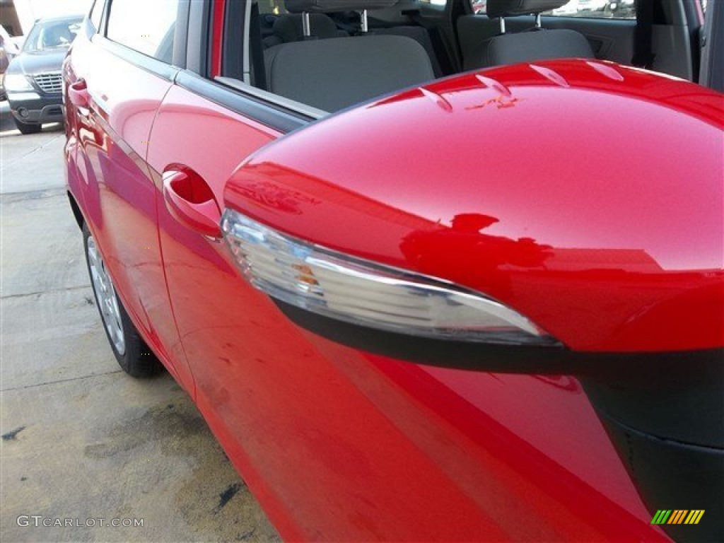 2013 Fiesta SE Sedan - Race Red / Charcoal Black/Light Stone photo #38