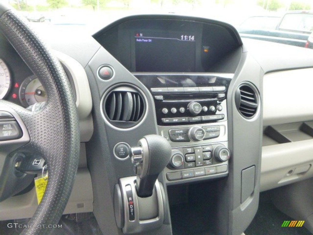 2013 Honda Pilot EX 4WD Controls Photo #81066282
