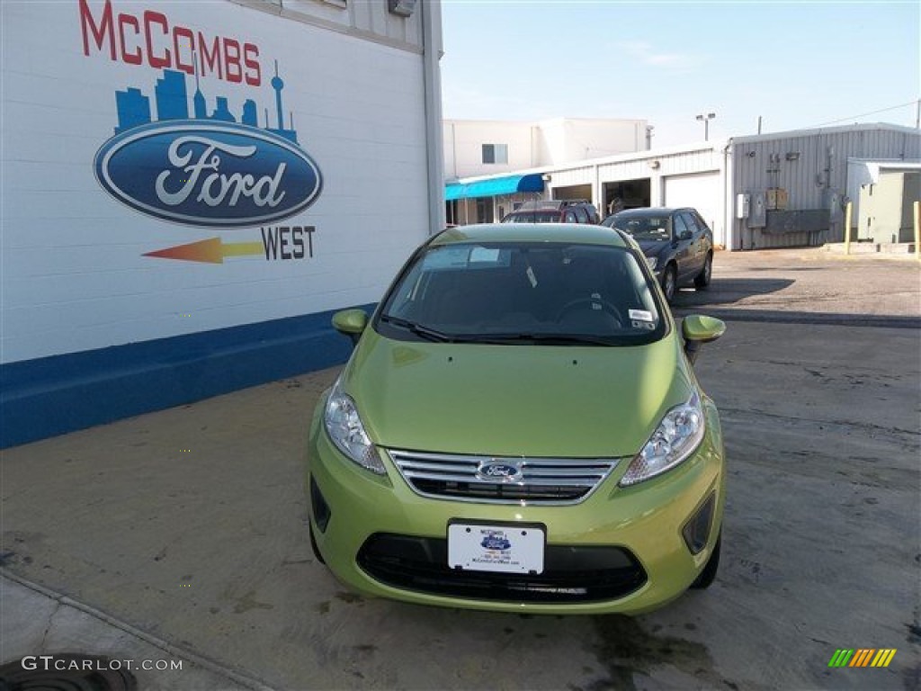 2013 Fiesta SE Sedan - Lime Squeeze / Charcoal Black photo #1