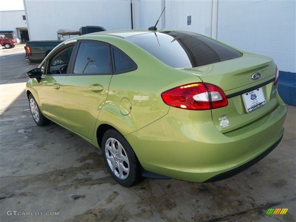 2013 Fiesta SE Sedan - Lime Squeeze / Charcoal Black photo #4