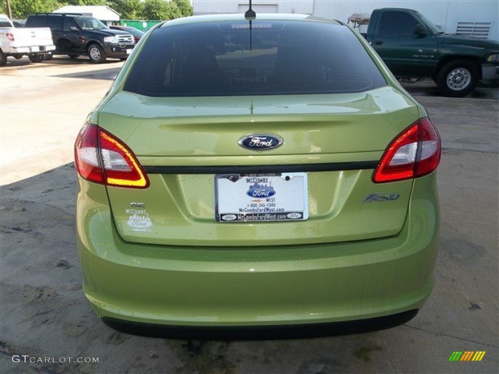 2013 Fiesta SE Sedan - Lime Squeeze / Charcoal Black photo #5