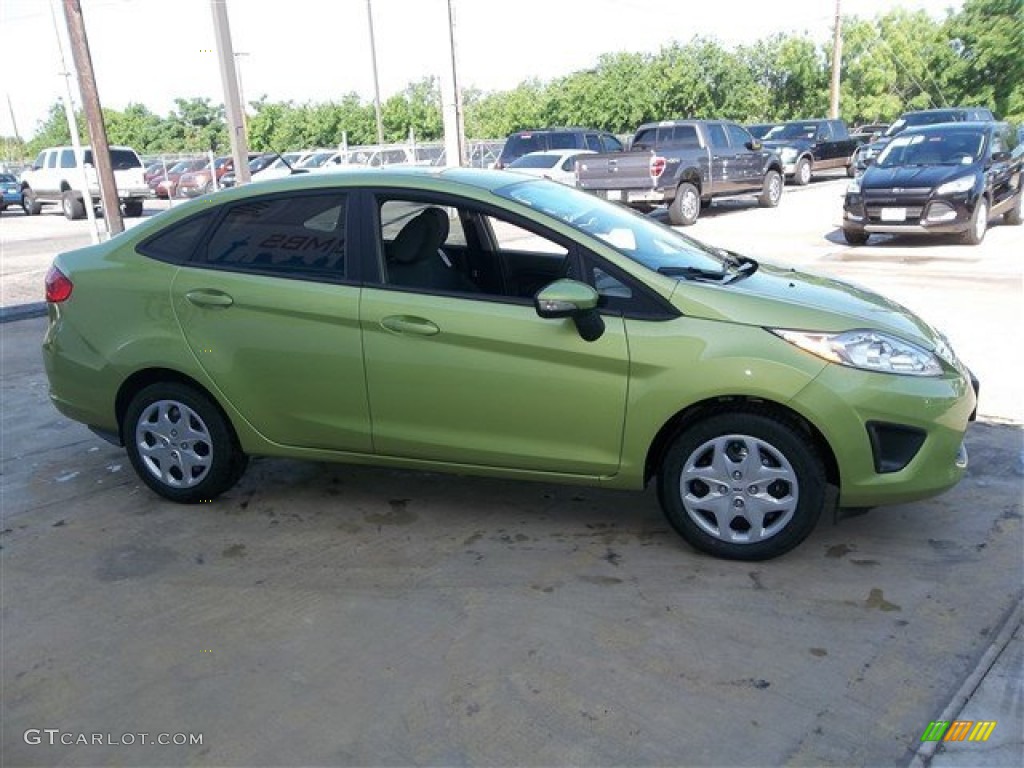 2013 Fiesta SE Sedan - Lime Squeeze / Charcoal Black photo #9