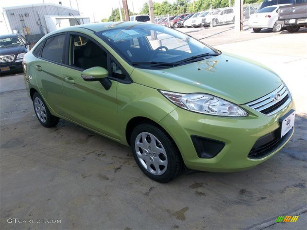 2013 Fiesta SE Sedan - Lime Squeeze / Charcoal Black photo #10