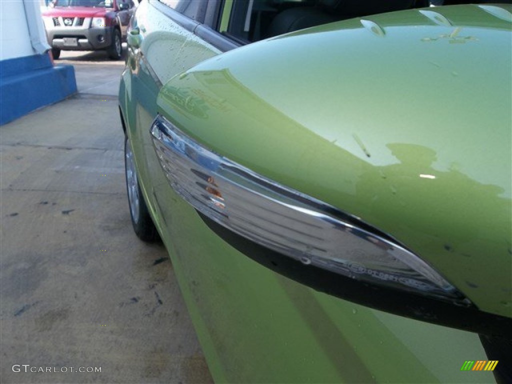 2013 Fiesta SE Sedan - Lime Squeeze / Charcoal Black photo #12
