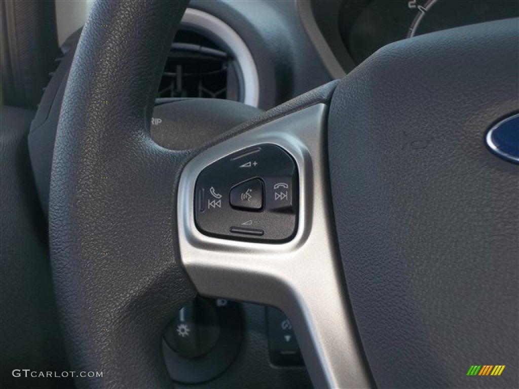 2013 Fiesta SE Sedan - Lime Squeeze / Charcoal Black photo #19