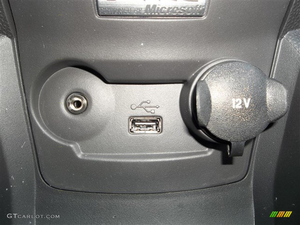 2013 Fiesta SE Sedan - Lime Squeeze / Charcoal Black photo #28