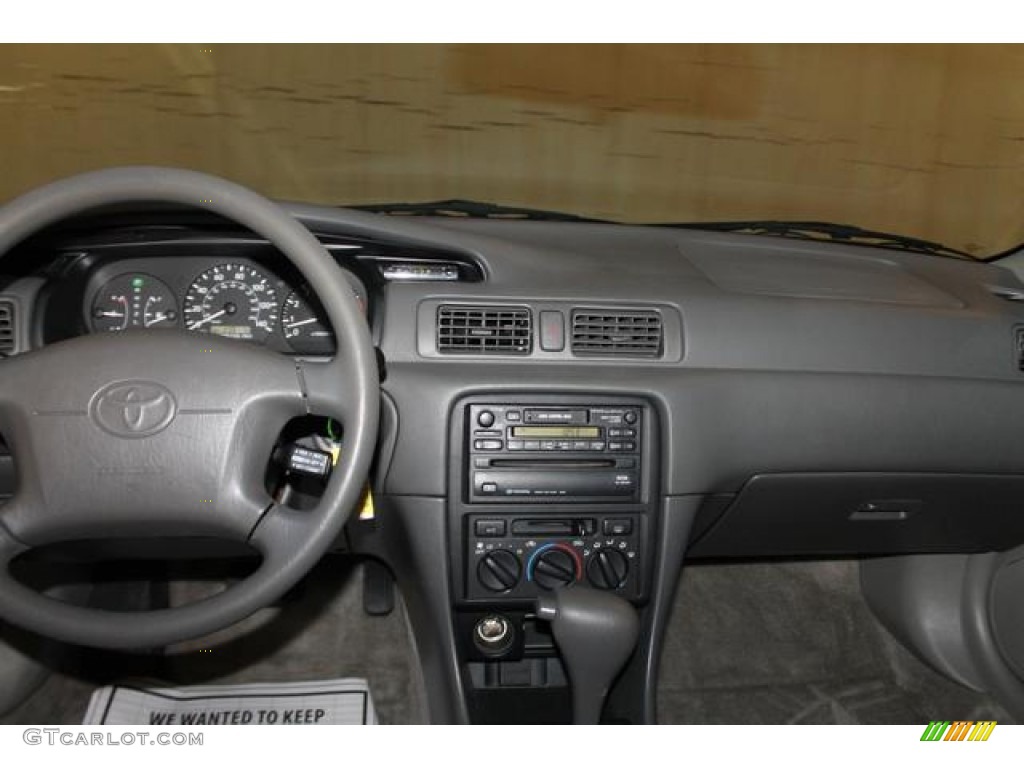1998 Camry LE - Dark Green Metallic / Gray photo #18