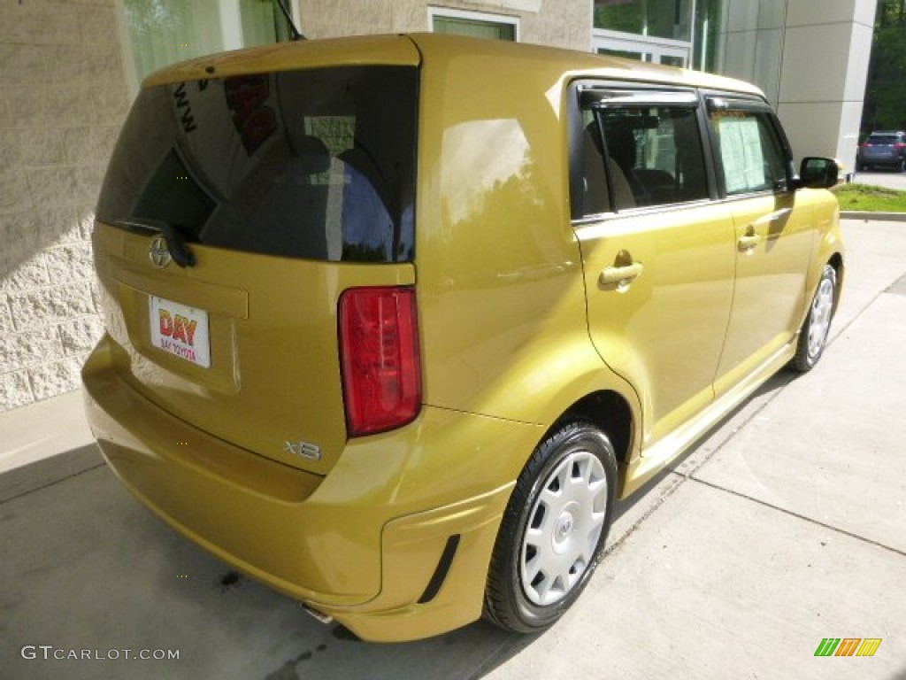 2008 xB Release Series 5.0 - Gold Rush Mica / Dark Gray photo #2